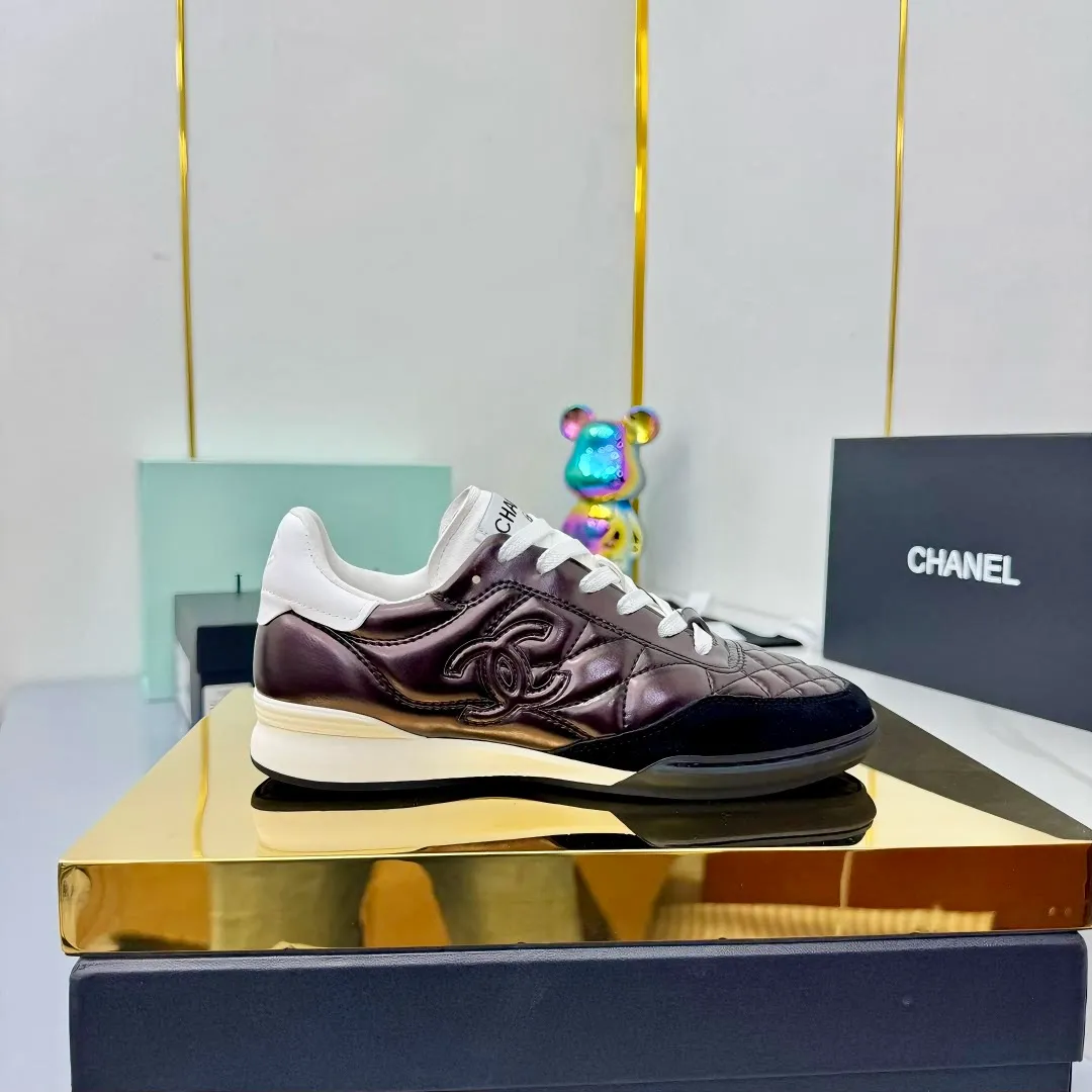 👟👟Ex-factory price 620👟👟 Top version Chanel Chanel - 2025 counter top casual sports shoes This sneaker is a classic design; the upper is electro-embroidered with a variety of techniques; the outsole is fashionable and sporty; it is extraordinary and incorporates a variety of color matching elements... The diversified mix and match is very beautiful and versatile, and can be used for leisure, fashion, sports and outdoor... ꫛꫀꪝ Go➫ Material: ❶Upper is made of: original cowhide ❷Inner lining is made of: original imported sheepskin ❸Outsole is based on: original TPU combination outsole Special counter boutique packaging complete set for women 35–41